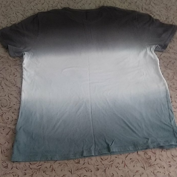 Old Navy T-shirt - Picture 3 of 3